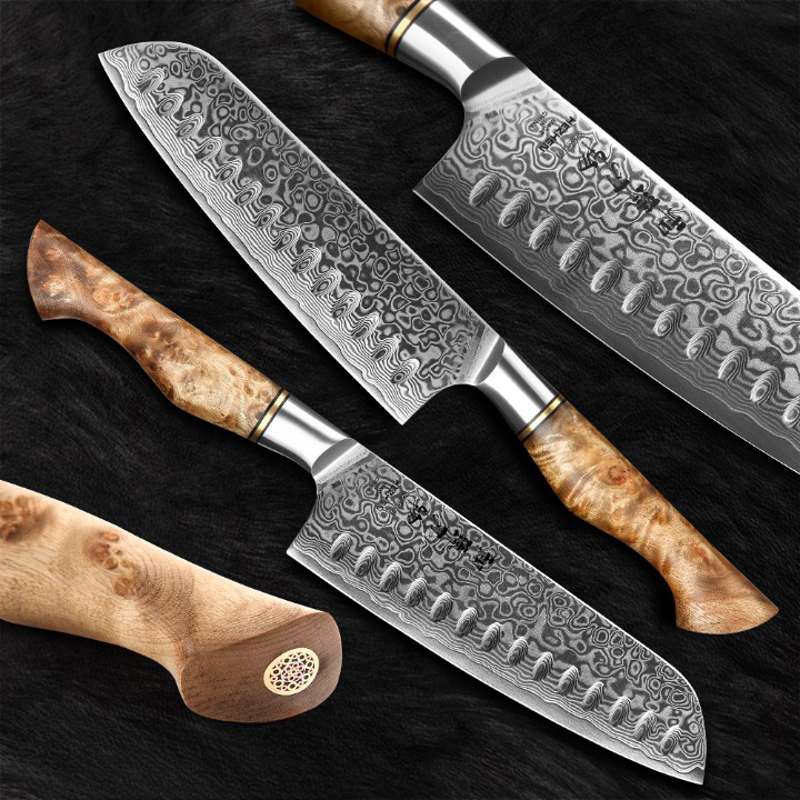 Ensemble de cinq couteaux japonais en acier damassé