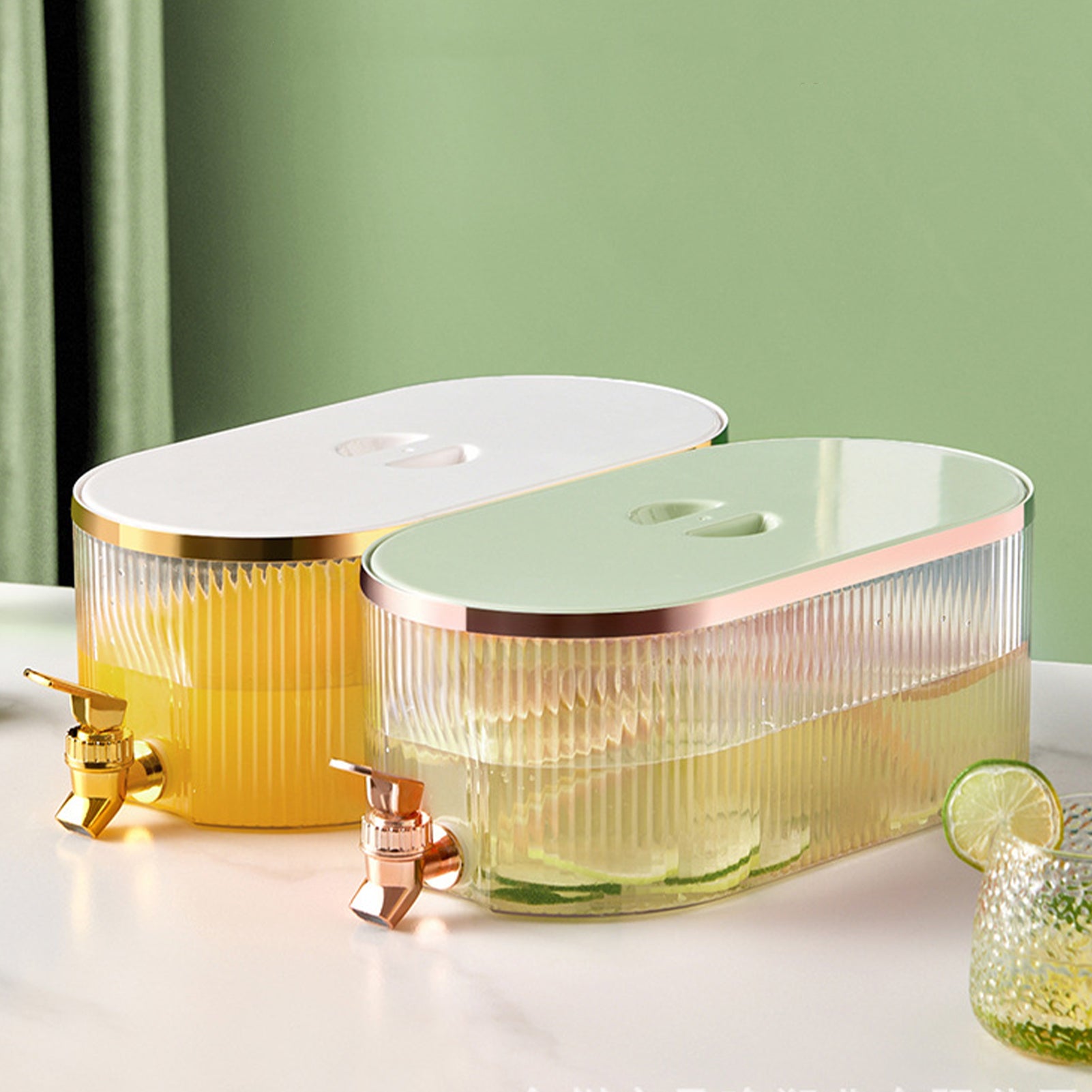 Carafe d'eau en plastique avec robinet