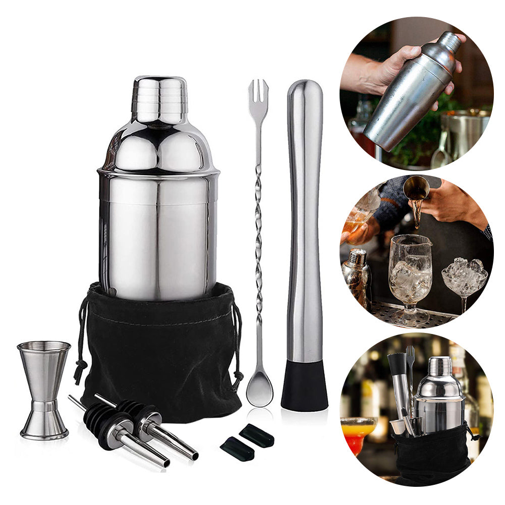 Ensemble pour shaker à cocktail en acier inoxydable sur fond blanc