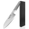 Couteau santoku japonais en acier inoxydable sur fond blanc