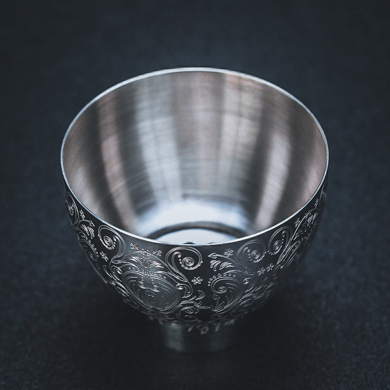 Shaker à cocktail en acier inoxydable avec design gravé