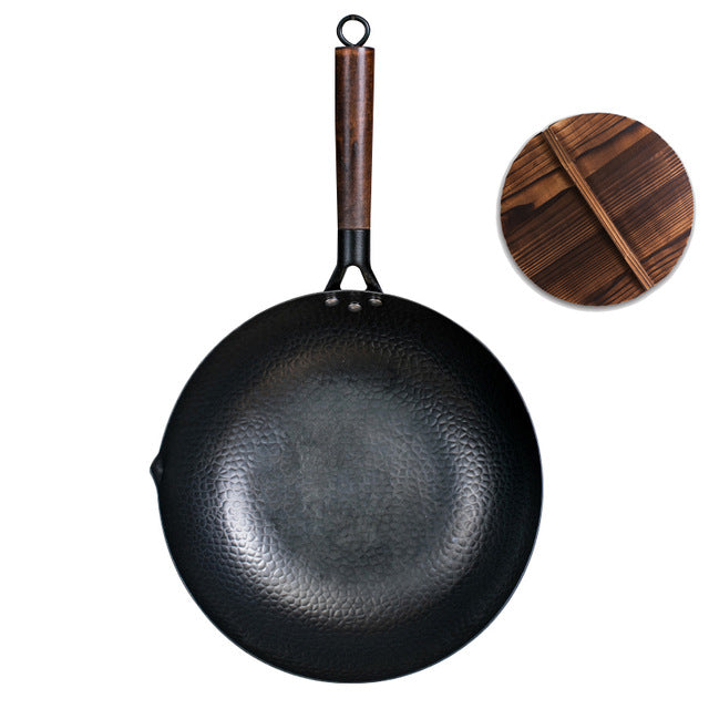 Wok Wadjan Professionnel KAAMUT En Fonte 36 Cm - Compatible Tout Feu (Induction, Gaz, BBQ) - Inclus Couvercle Bois & Brosse Bambou