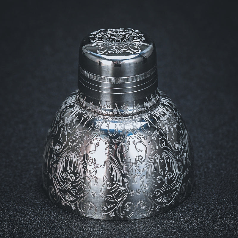 Shaker à cocktail en acier inoxydable avec design gravé